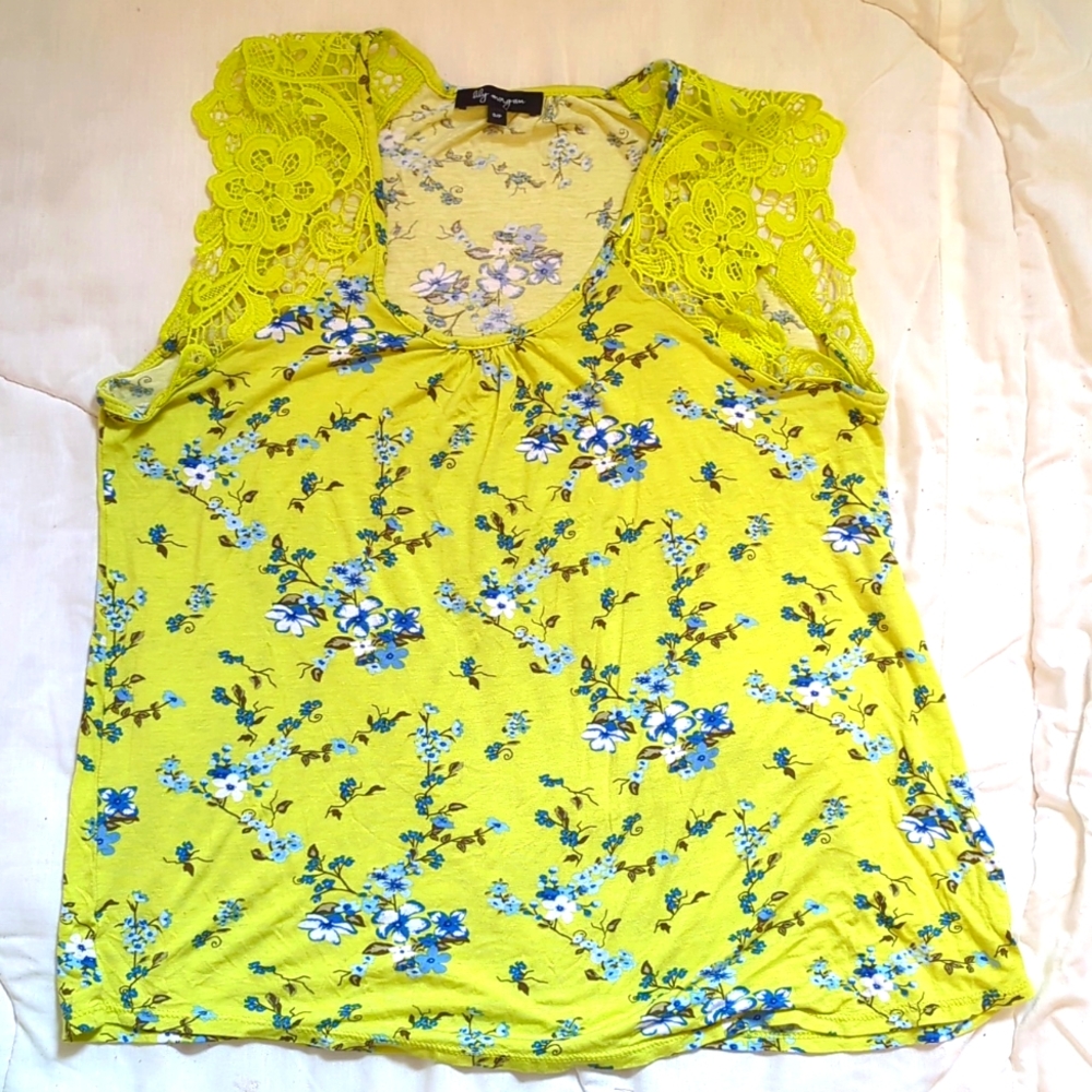 Adorable lace sleeve tank